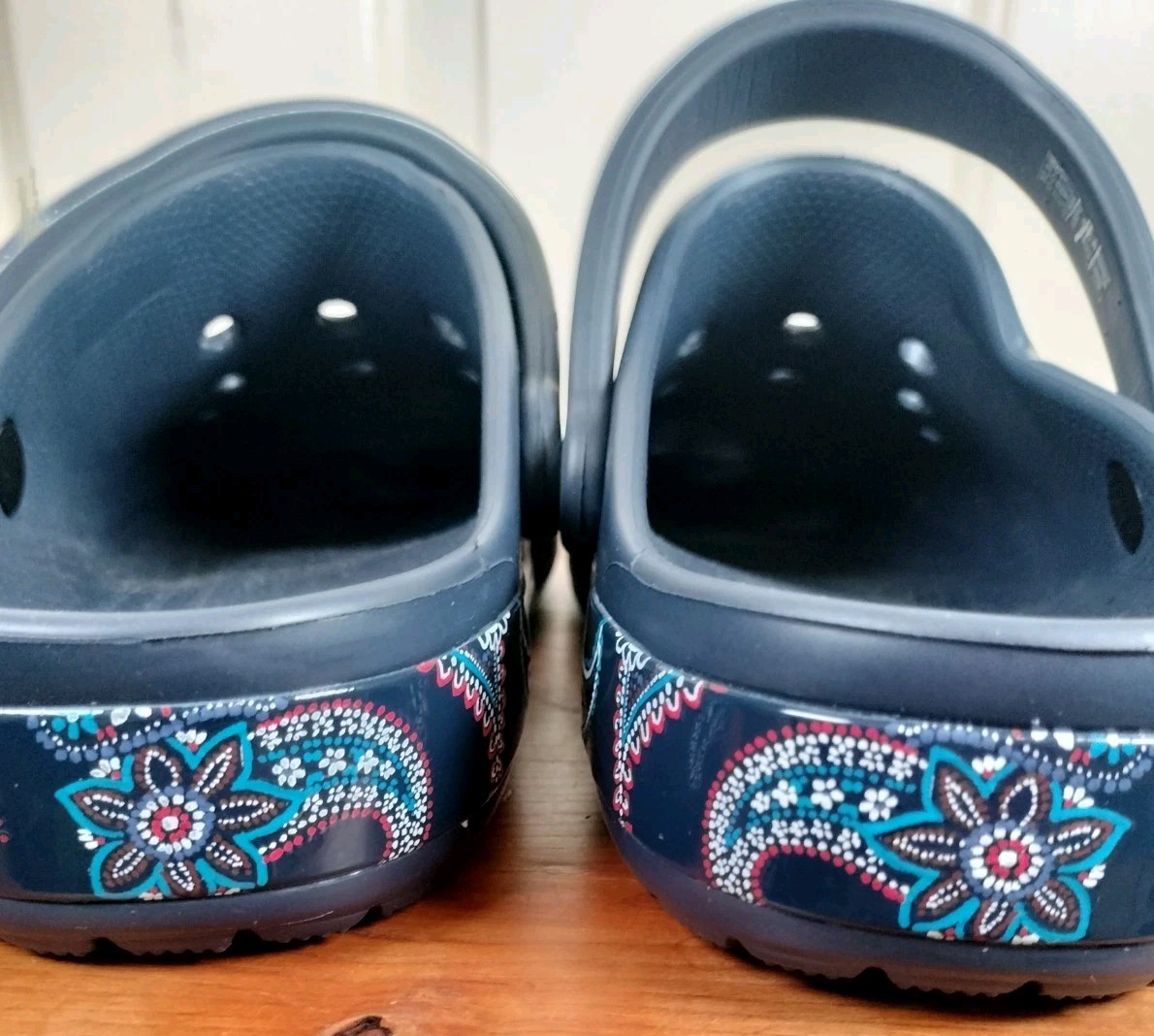Crocs Baya Paisley Band Clogs Navy Blue Mens 9 Womens 11 Slip On Comfort Charms