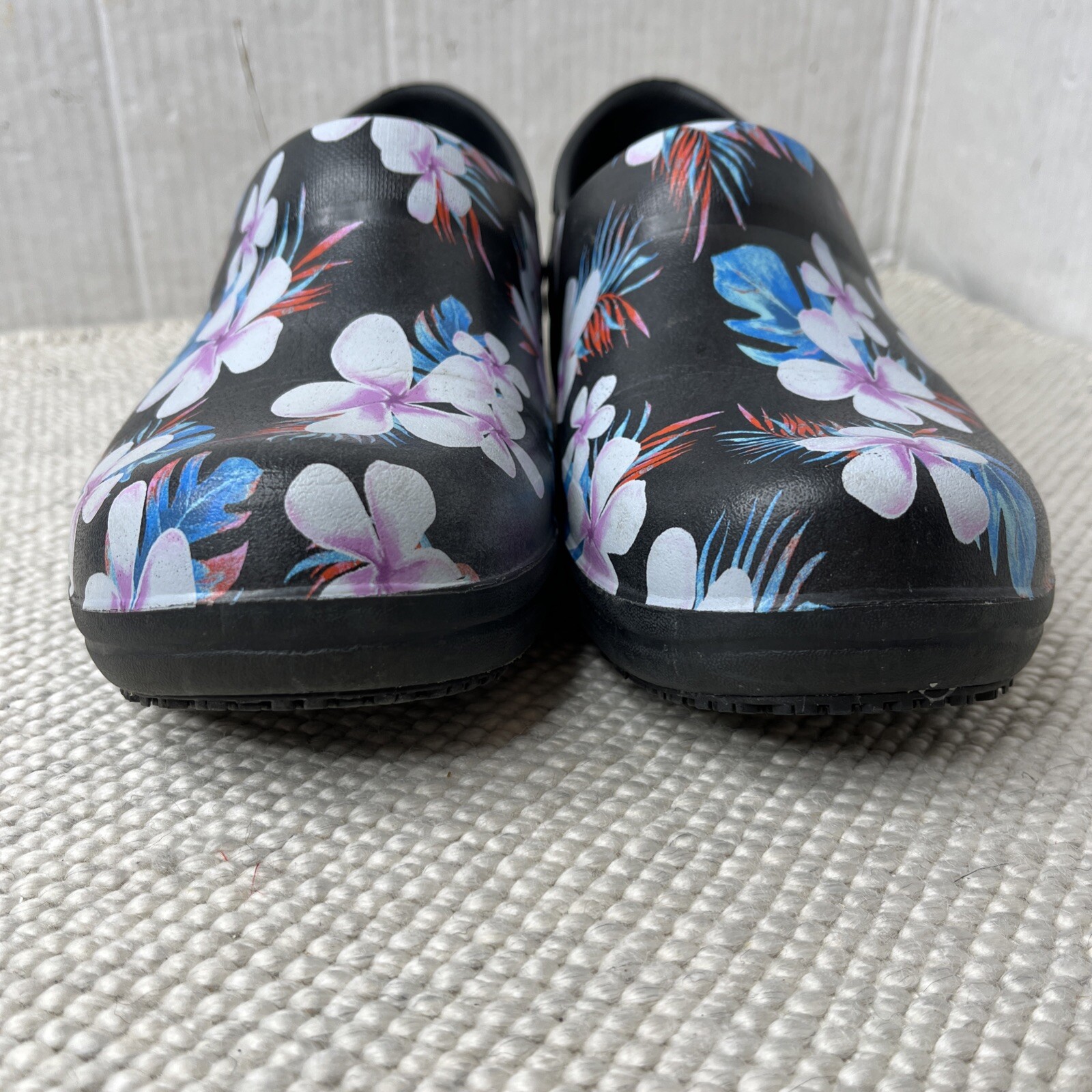 Crocs At Work Neria Pro II Nurses Clog Women’s Size 6 Hibiscus Flower