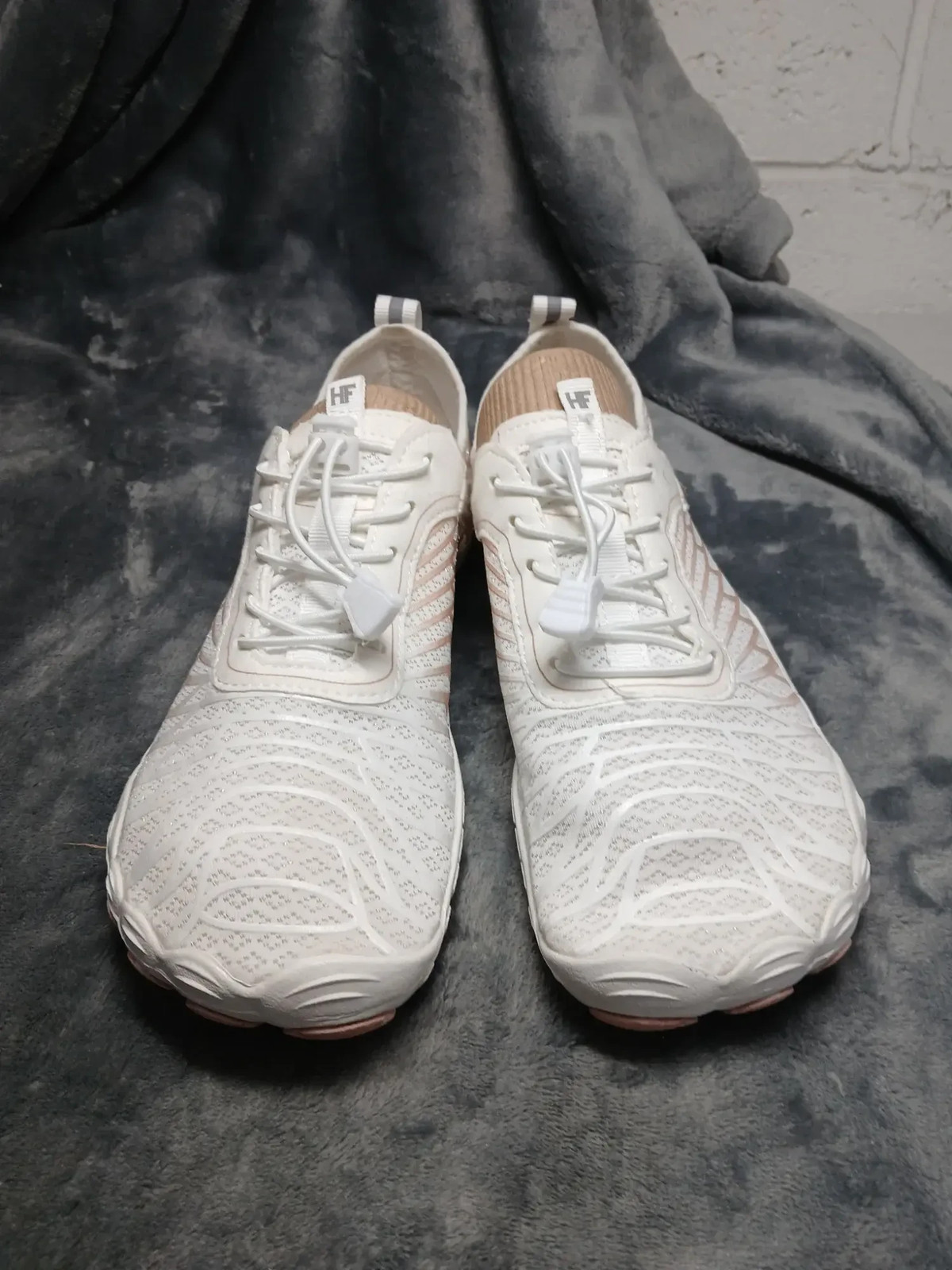 HF Women’s Athletic Sneakers US 10 -10.5 White Knit Low Top Slip On Lace Lock