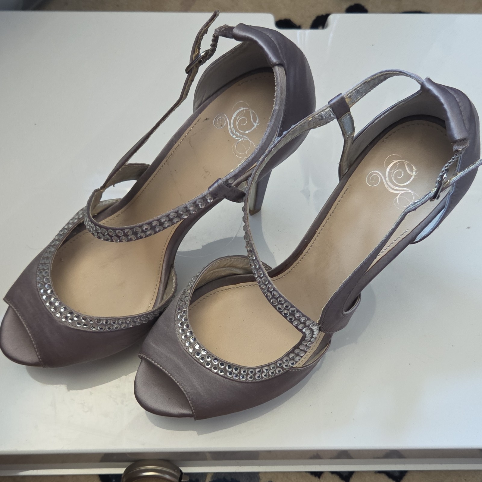 Disney Women’s Strappy Stiletto Heels Open Toe Gray Rhinestone 9M Cinderella