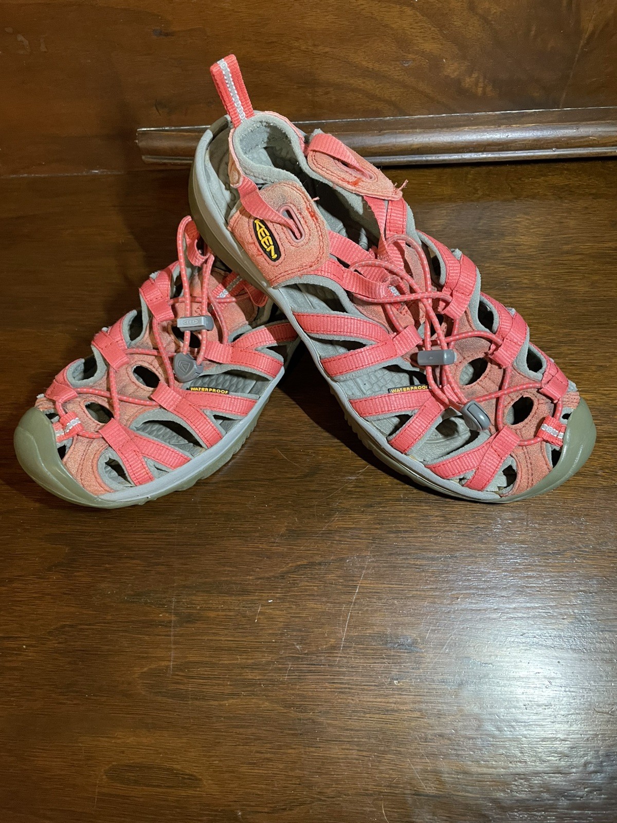 Keen Sandals Whisper Waterproof Coral Pink Gray Hiking Outdoor Shoes Women’s 9.5