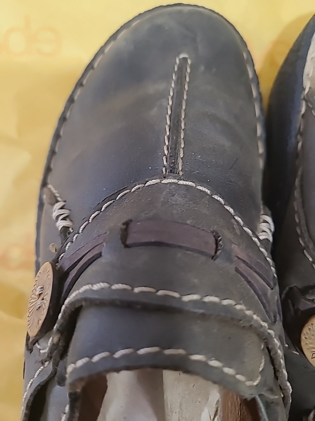 Clarks Artisan Brown Leather SlipOn Stiched Button detail Mules Clogs Boho 8.5M
