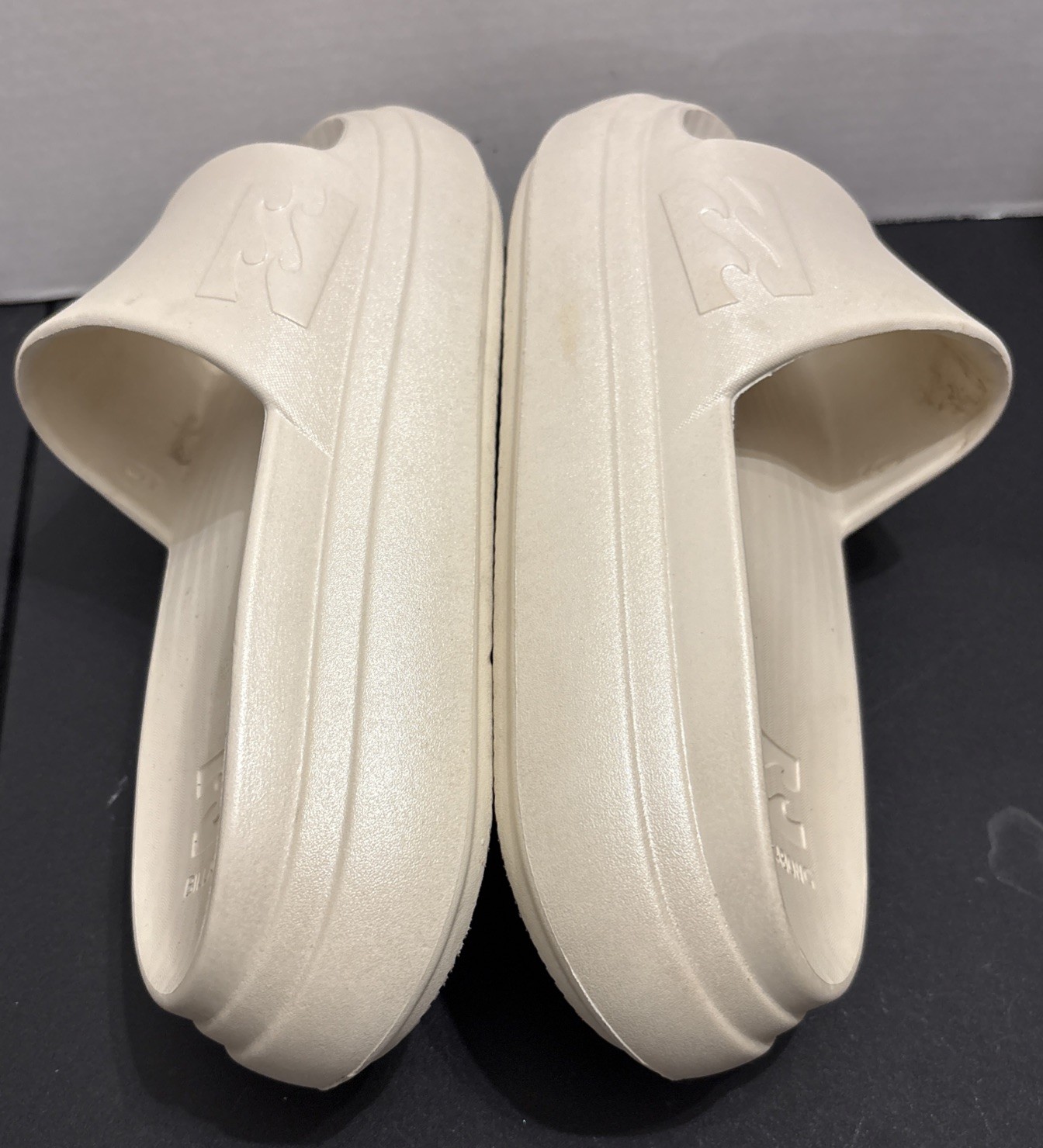 BILLABONG Platform Soft Cushion Slide Sandals Size 9 Cream Off White