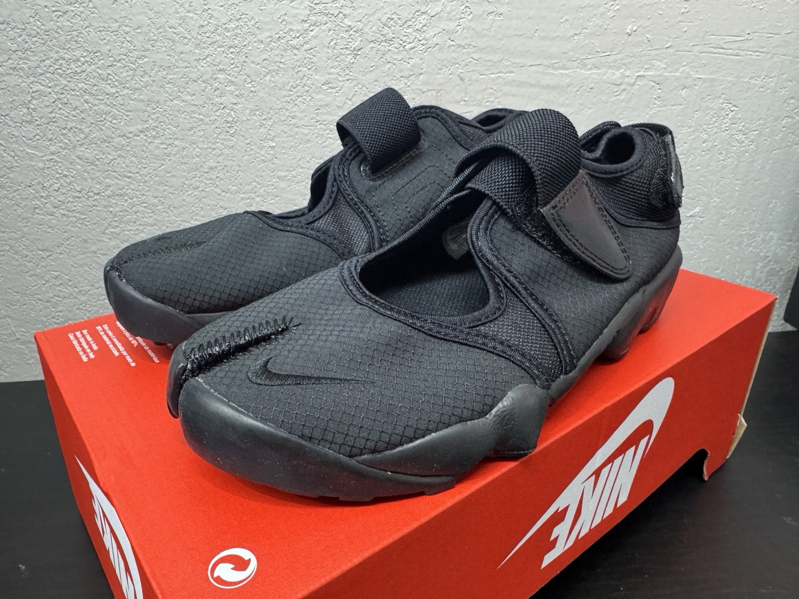 Nike Air Rift Breathe ‘Triple Black’ DN1338-004 Women’s 7 No-Lid