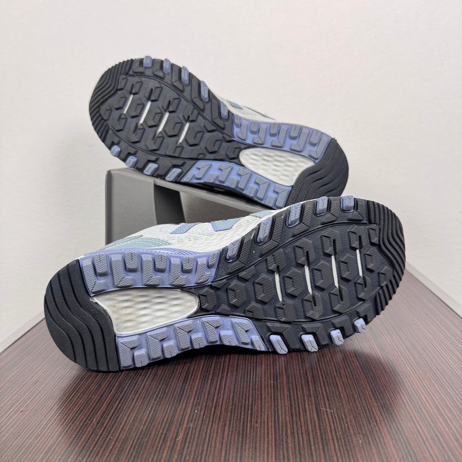 New Balance 410 V7 Trail Shoes Womens 10 Mens 8.5 Blue Gray Walking Sneakers