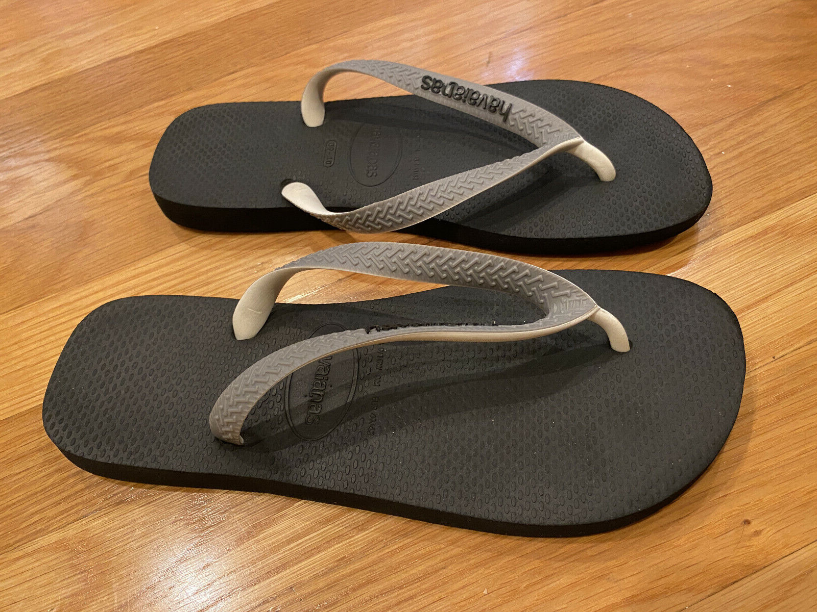 Womens Havaianas Black & Silver Grey 39-40 Flip Flops USA 9/10W 8M EUR 41/42 EUC