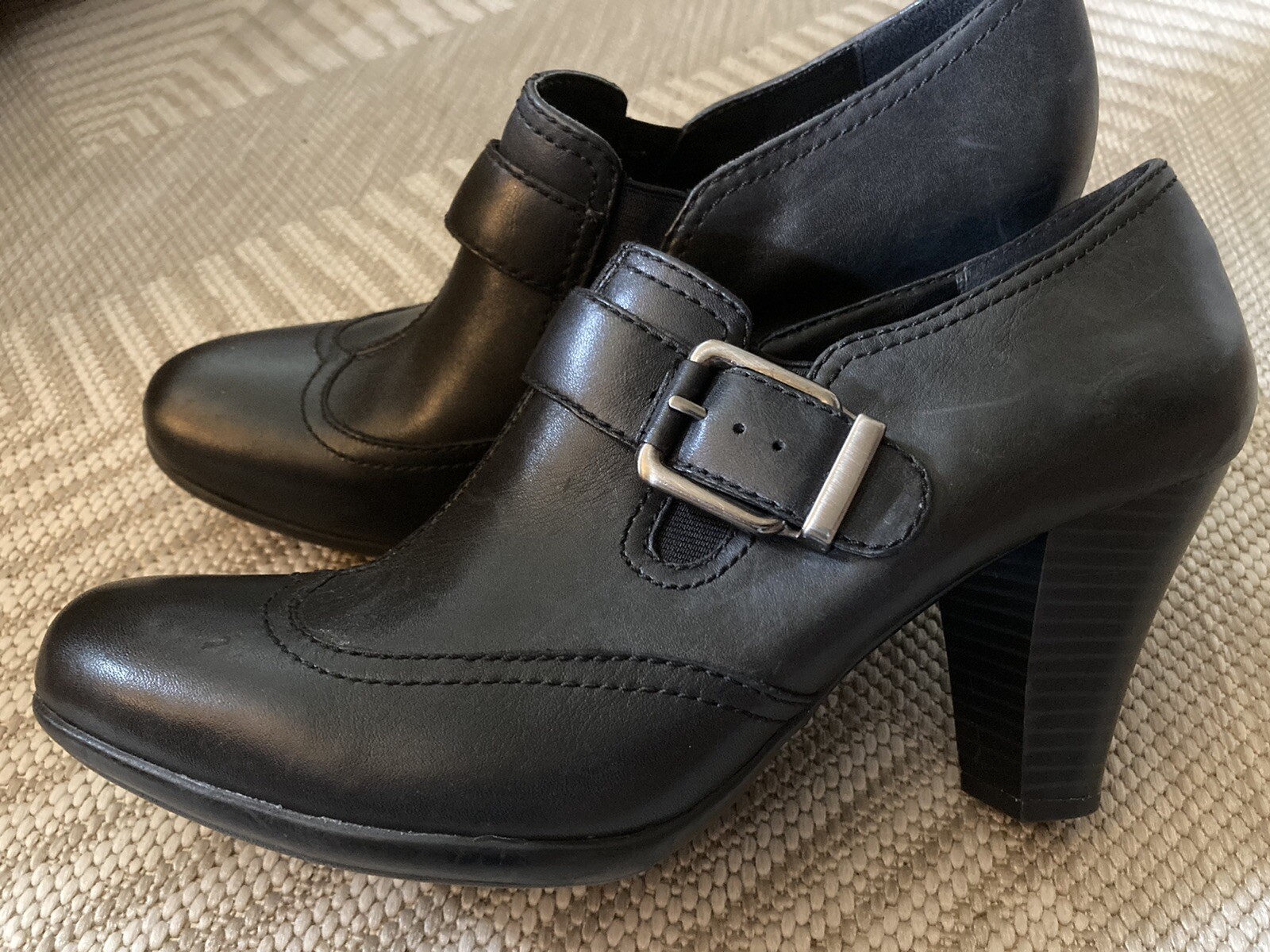 NATURALIZER Pumps Heels Sz 10M Black Leather Shoes Wingtip 3.25” Heel GETTY EUC