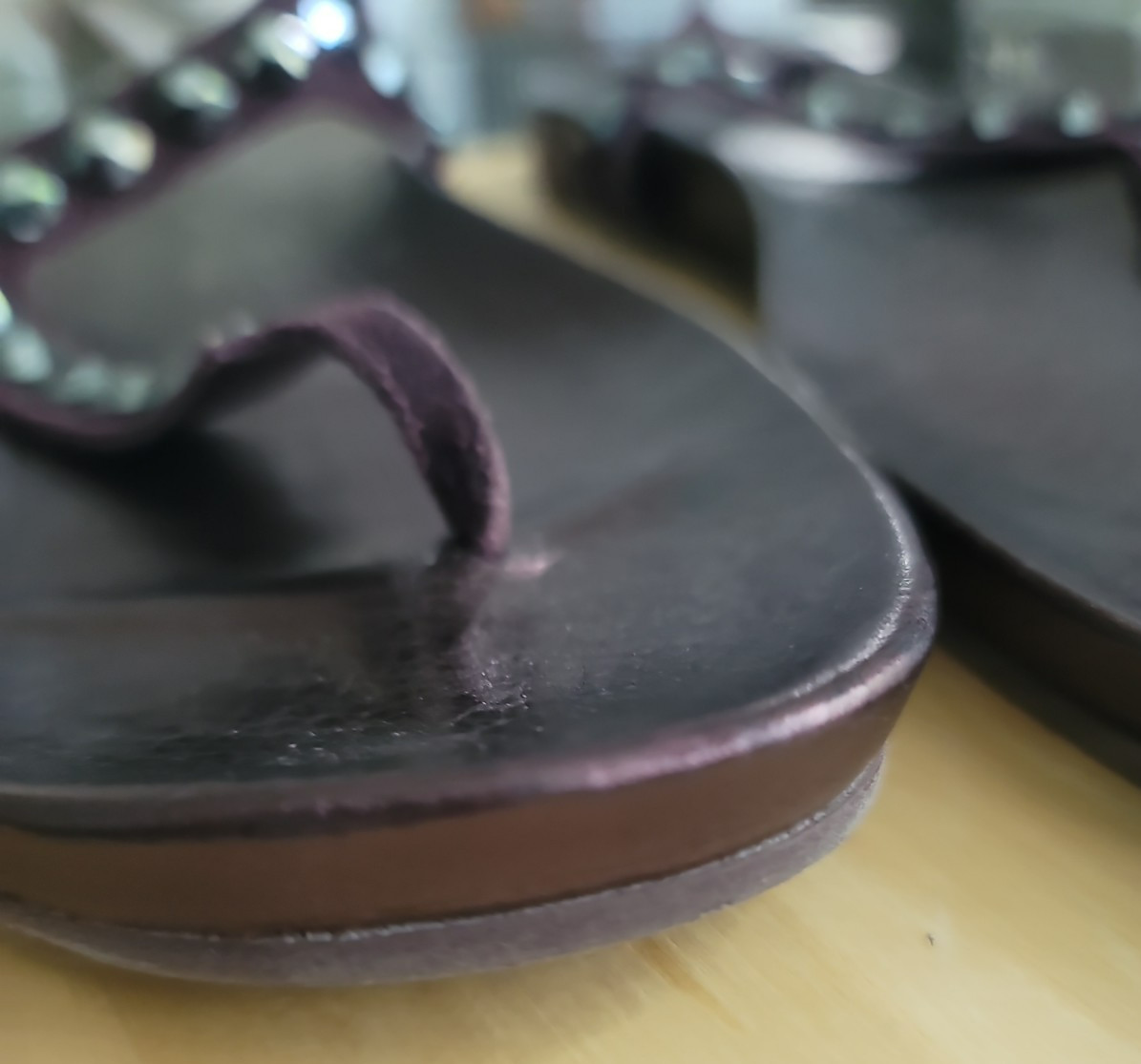 Pedro Garcia Judith Crystal Studded Thong Sandals Burgundy Suede Size 39 US 8.5