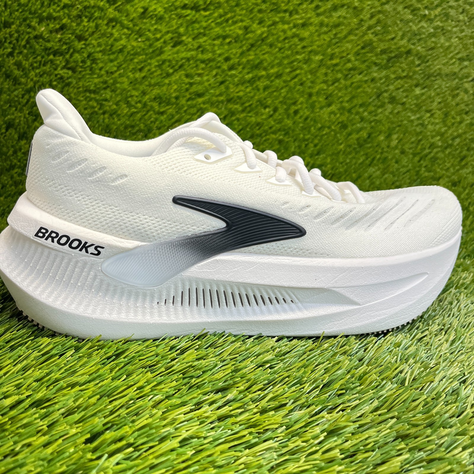 Brooks Glycerin Max 2 Womens Size 9.5 White Black Road Running Shoes Sneakers