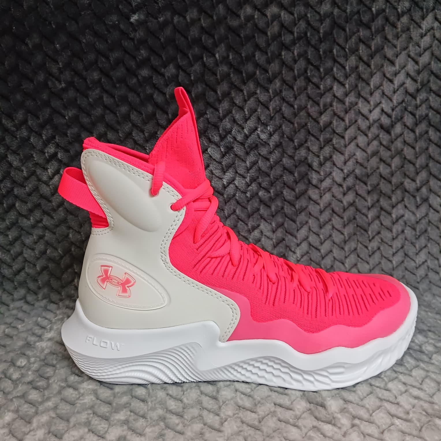 Under Armour Flow Highlight Ace Women’s Volleyball Shoes Hot Pink white Size 7