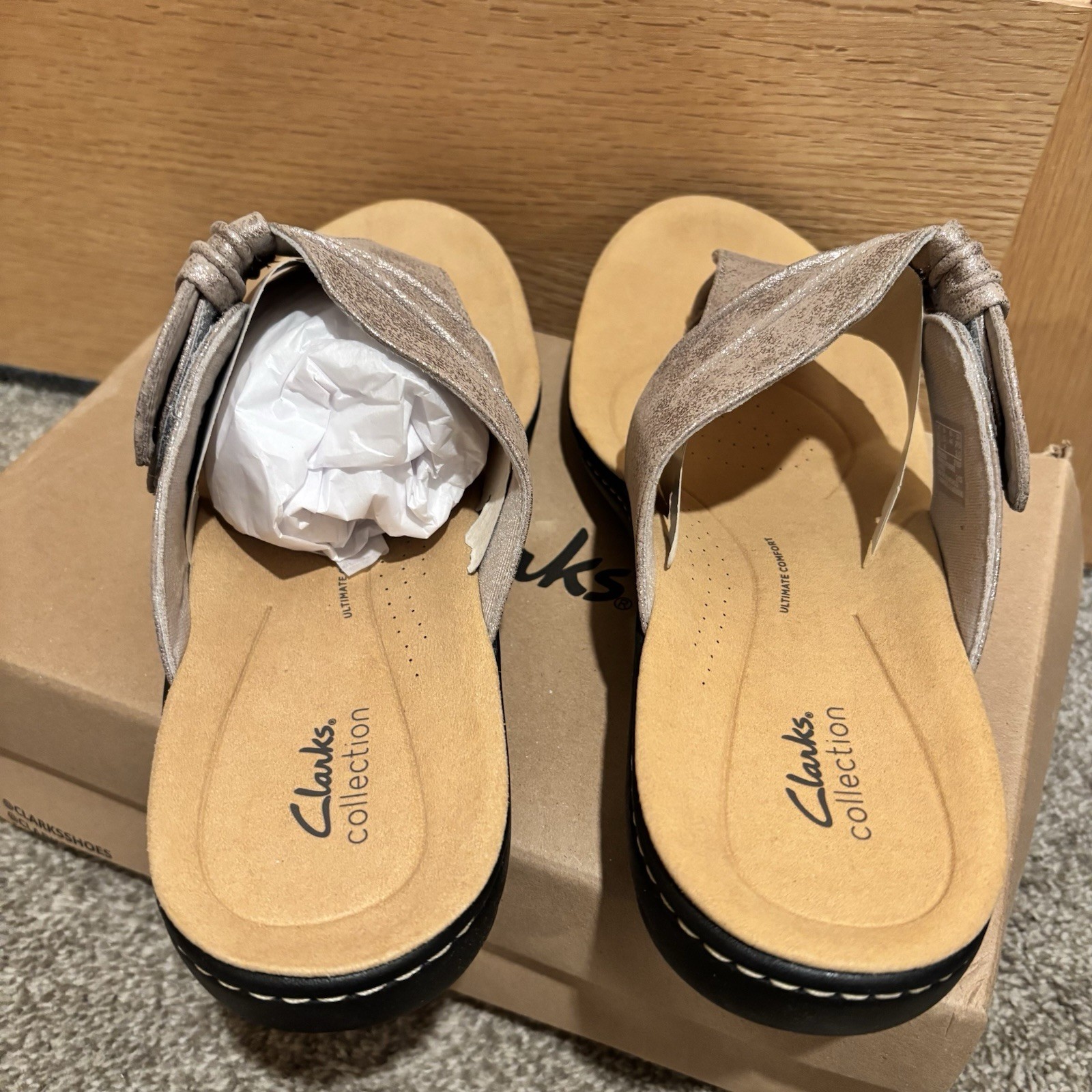 Clarks Ultimate Comfort Sz 12 Wide LaurieAnn Rae Taupe Metallic Thong Sandals