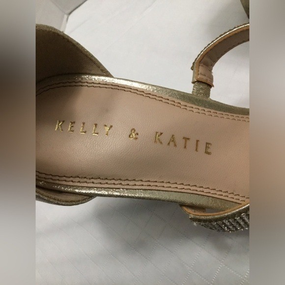 Kelly & Katie Metallic Gold Rhinestone Strappy Heels Ankle Strap Size 7.5