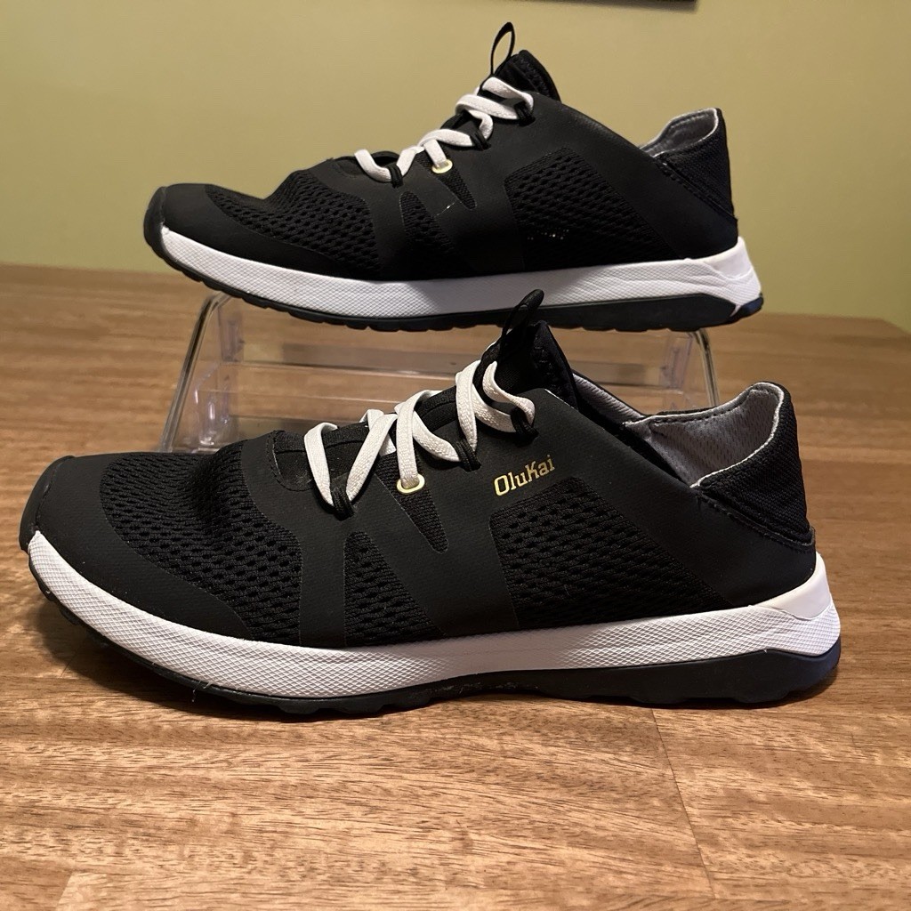 OluKai Unisex Adults Black/White Low Top Lace-Up Athletic Sneakers Pre-Owned