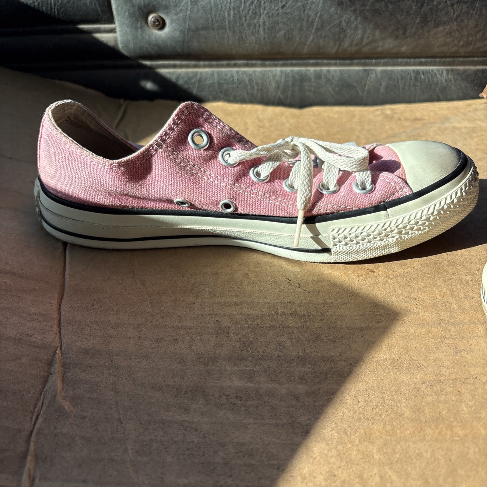 pink converse low top mens 5/womens 7
