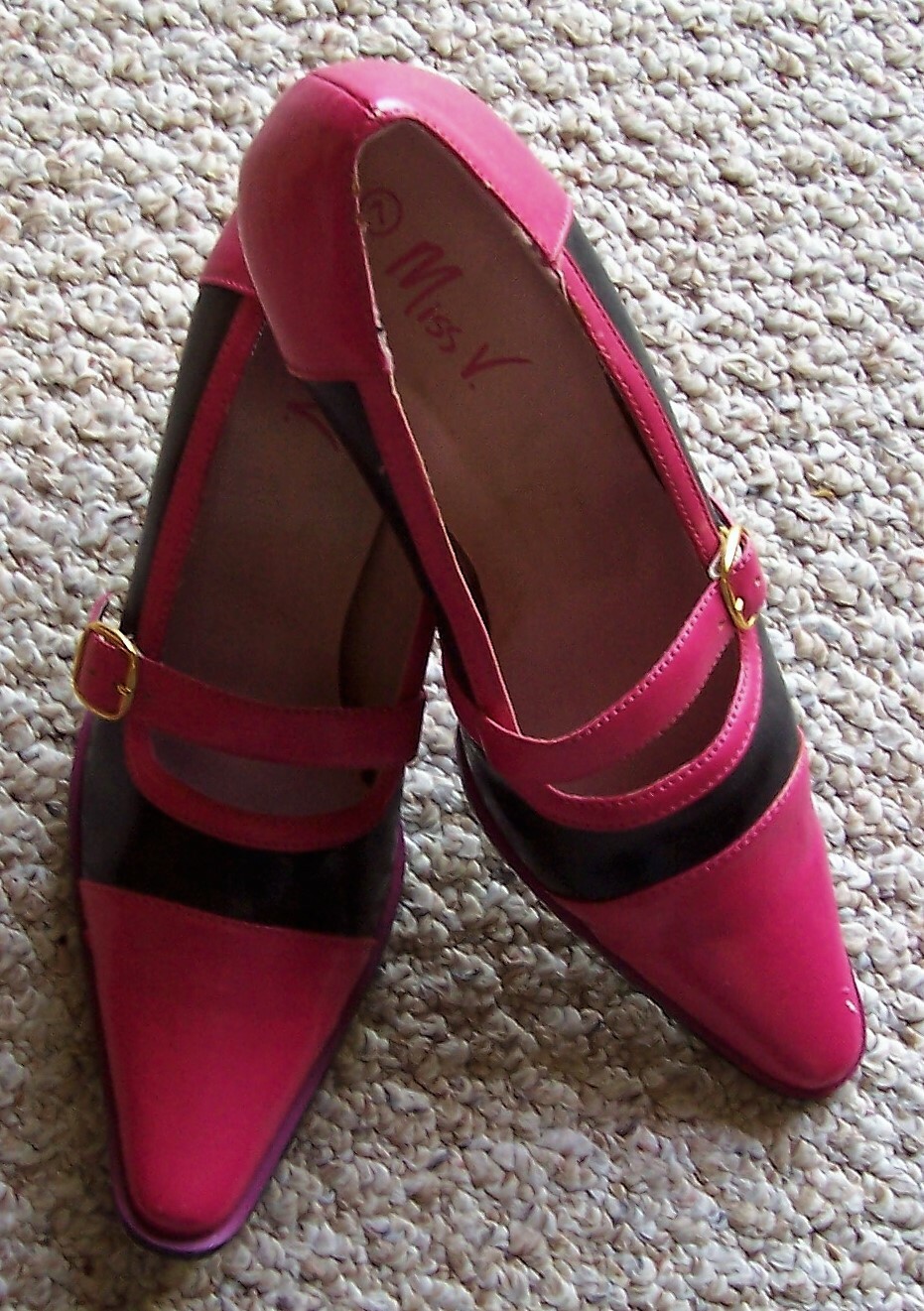 New Miss V High Heel Pump Shoes Fuschia and Black Size 7