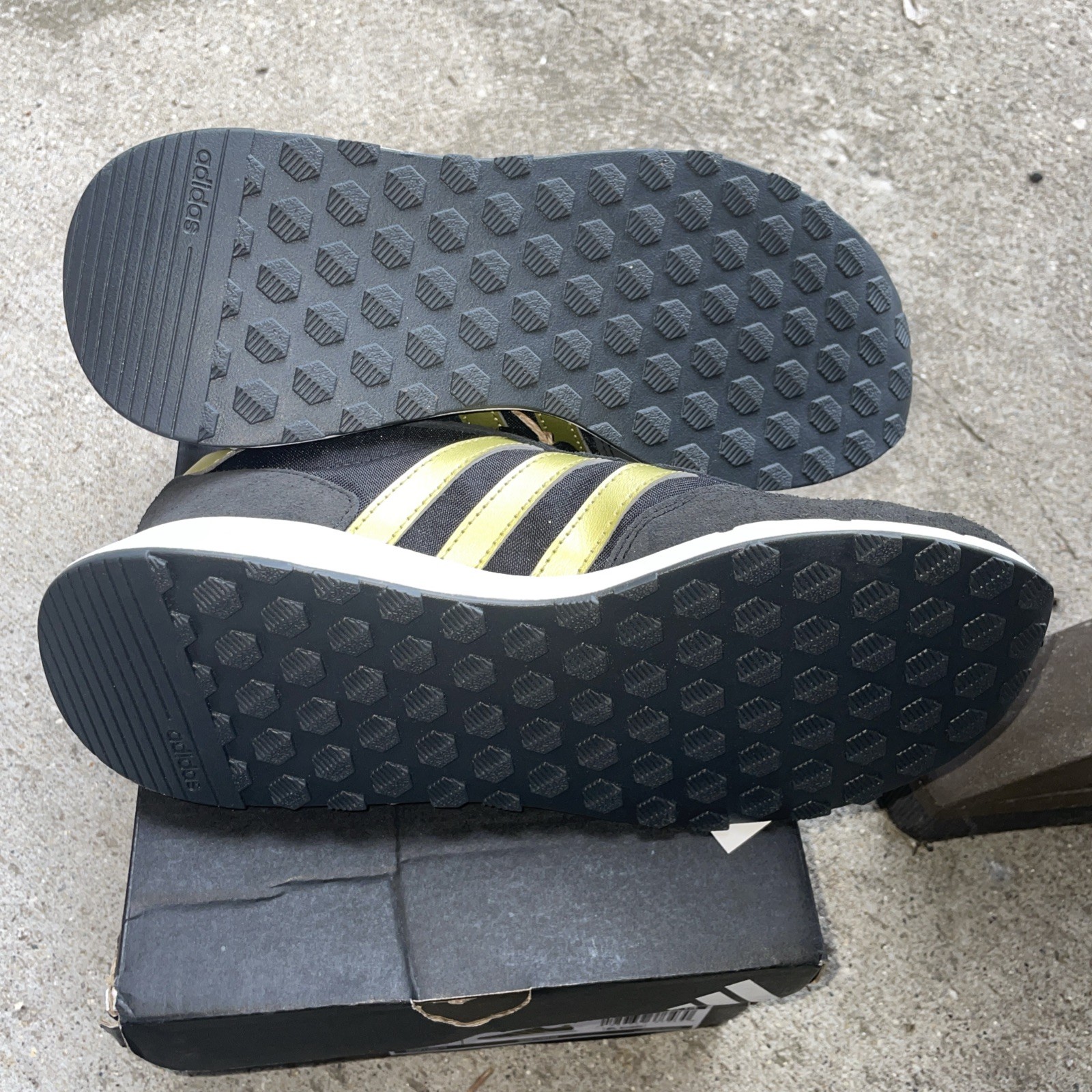 Size 6.5 – Adidas Run 60s 2.0 Vapour Black/Gold Women’s NIB