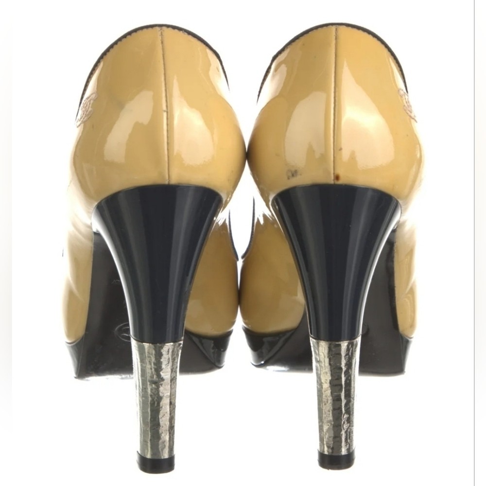 Chanel Interlocking CC Logo Patent Leather Pumps Women’s Size: |US 6.5, IT36