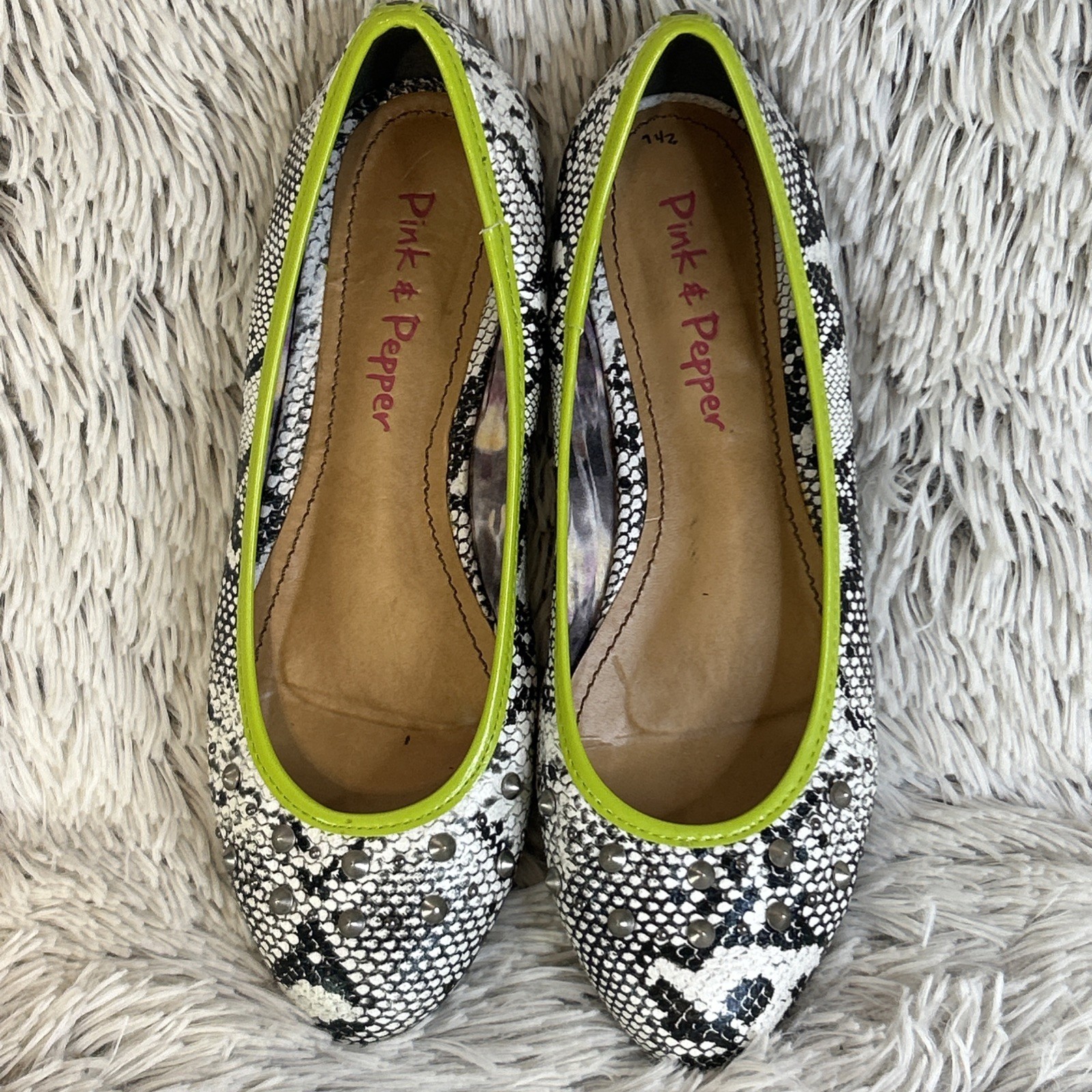 Pink & Pepper Ballet Flats 7.5 M Black White Snakeskin Leatherette Studded Green