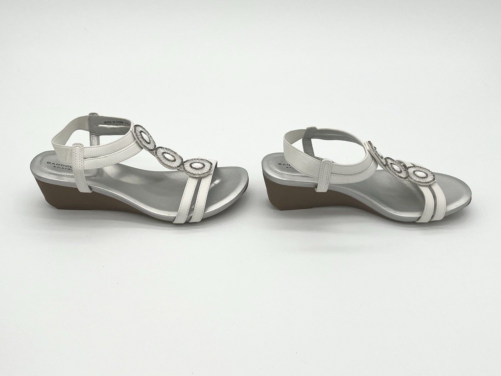 Bandolino B-Flexible White Silver Wedge Sandals Beaded Rhinestone Medallion 7.5M