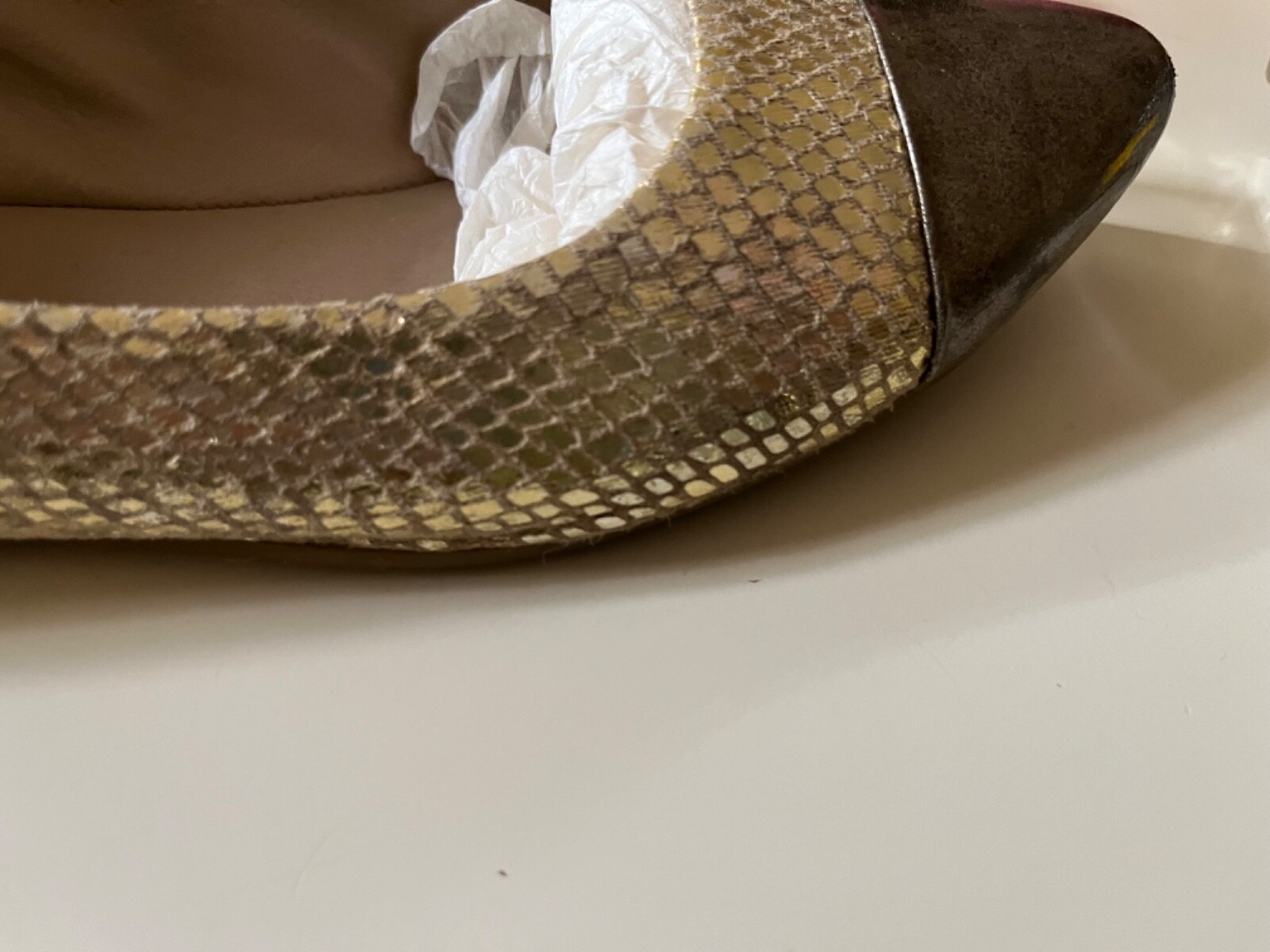 Kenneth Cole Reaction 8M gold textured flats bronze cap toe rubber outsole