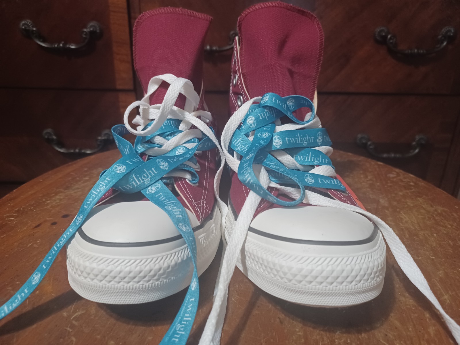 Rare TWILIGHT SAGA BREAKING DAWN Custom Painted CONVERSE Chuck Taylor SIZE 10