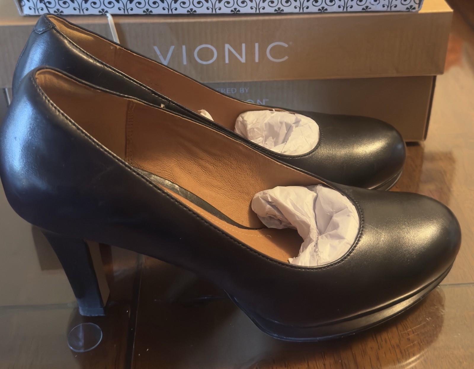 Clarks Women’s Black Leather Platform Pumps Round Toe Slip-On US 9 M