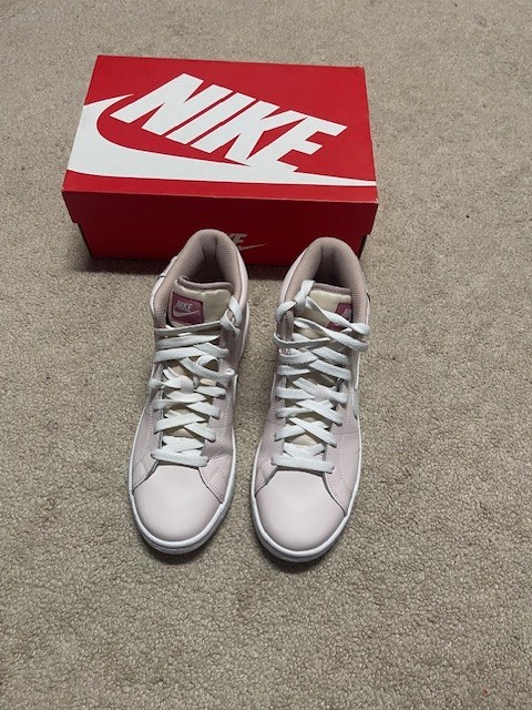 Nike Women’s Court Royale 2 Mid Light Soft Pink Size 7.5