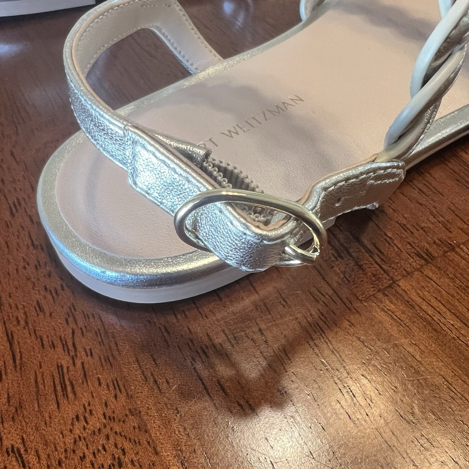 Stuart Weitzman Twistie Flat Sandals Platino Women’s 6.5B Strappy NEW