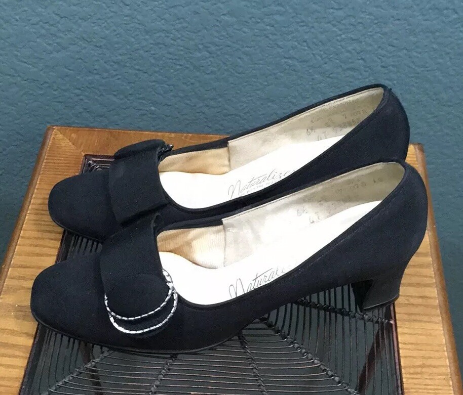 NATURALIZER BLACK VINTAGE 2.5″ HEELS VINYL SOCK LINING ELASTOMER OUTSOLE 6.5 AA