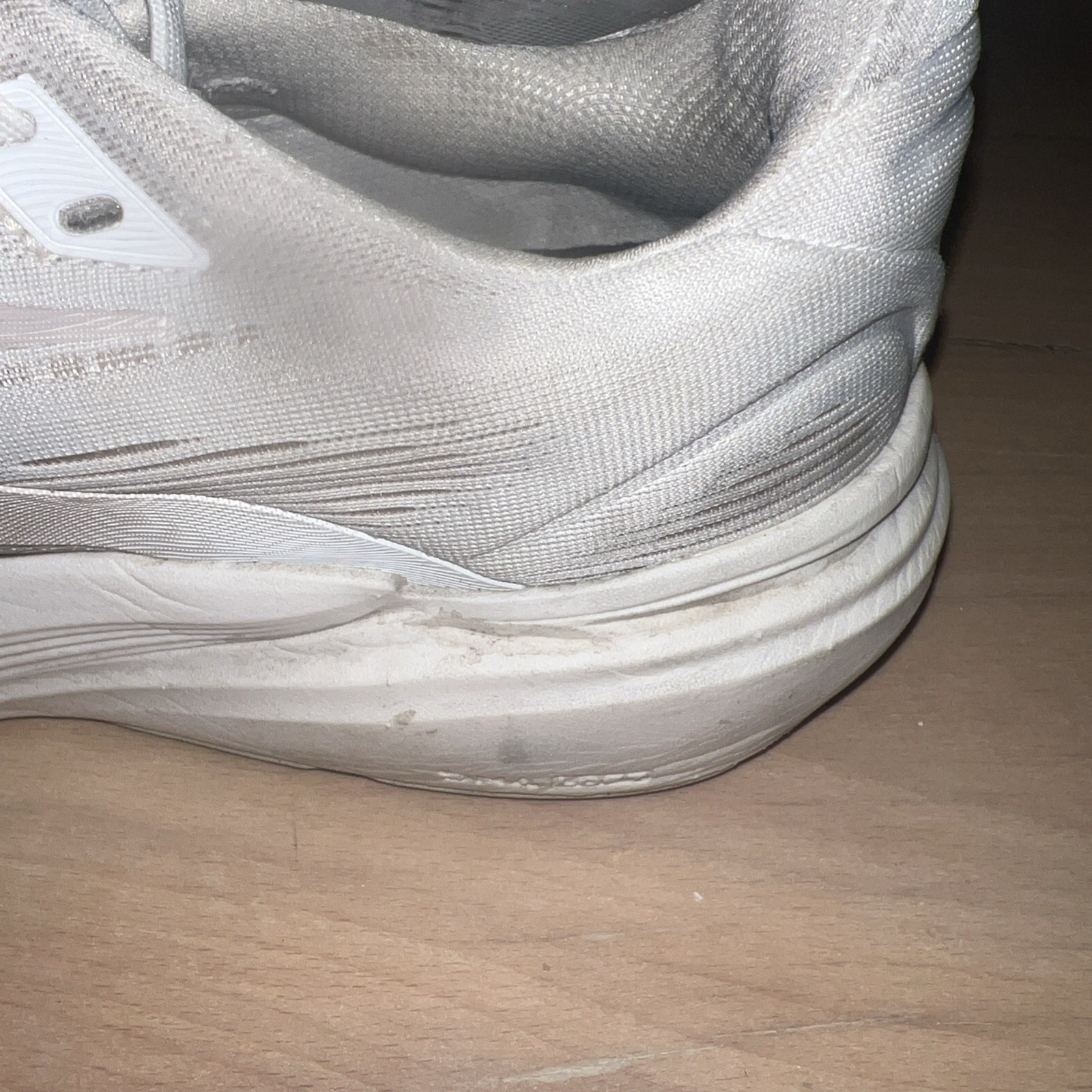 Brooks Revel 8 Women’s 12 Wide White Running Shoe Sneakers