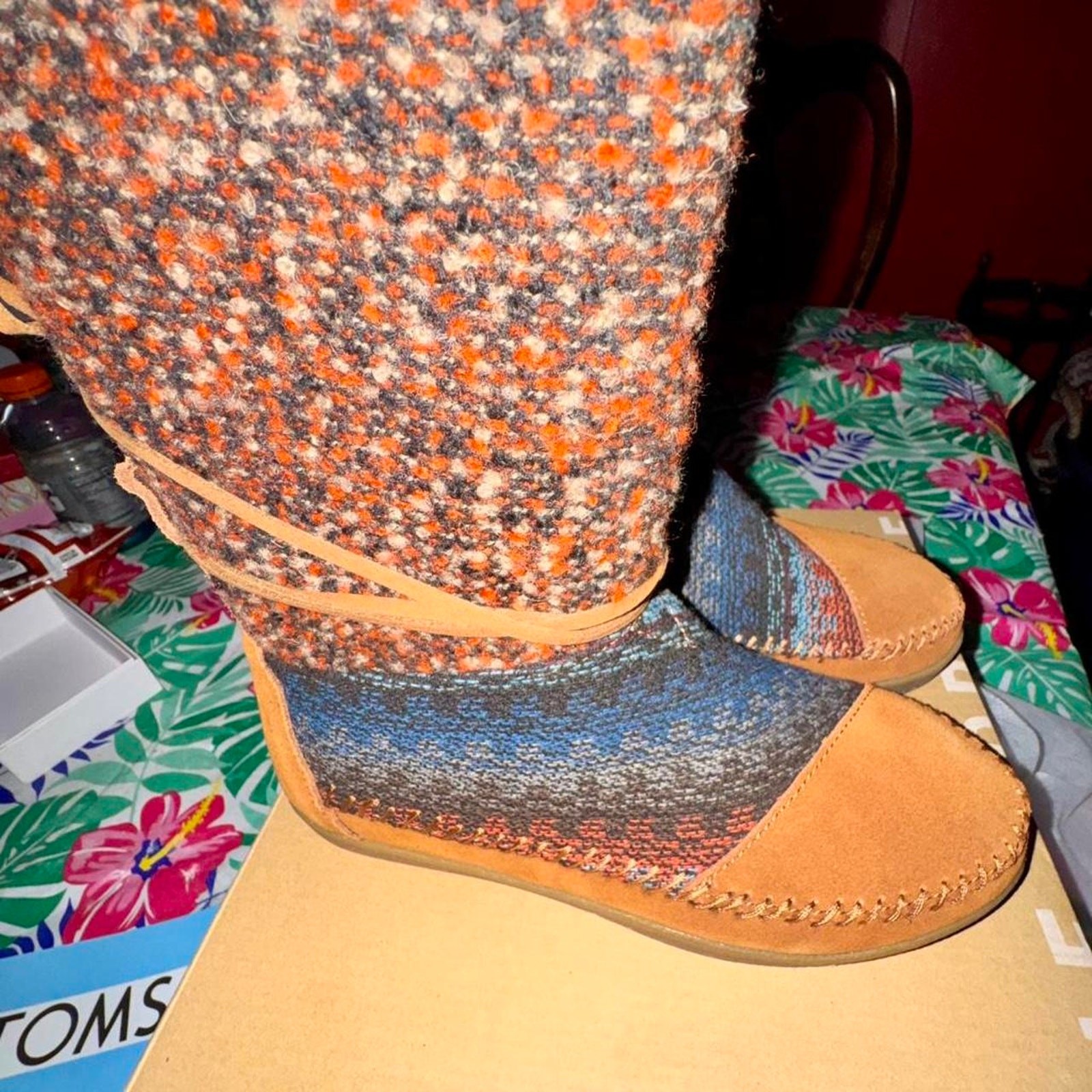 Nwt toms nepal cinnamon suedetextile