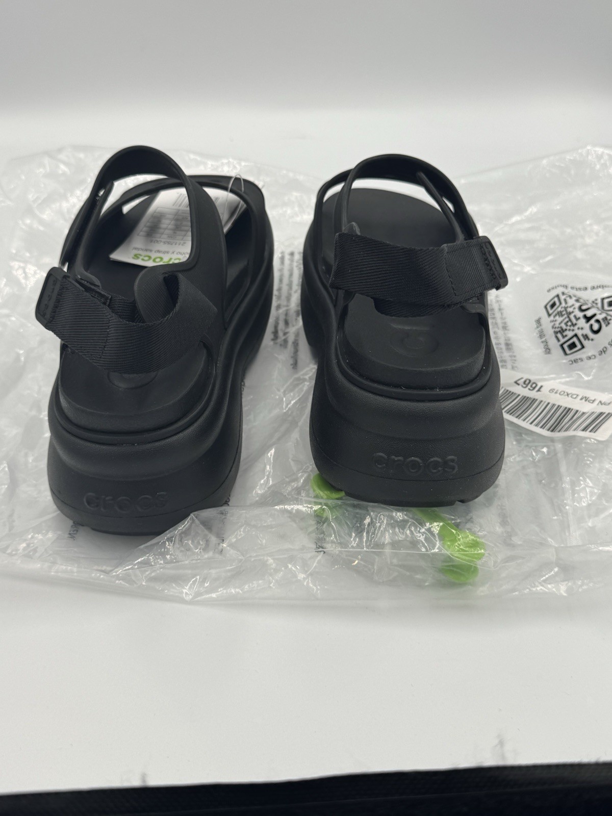 Crocs Soho Y Strap Platform Sandals Black Women’s 4 NWT 211755-001