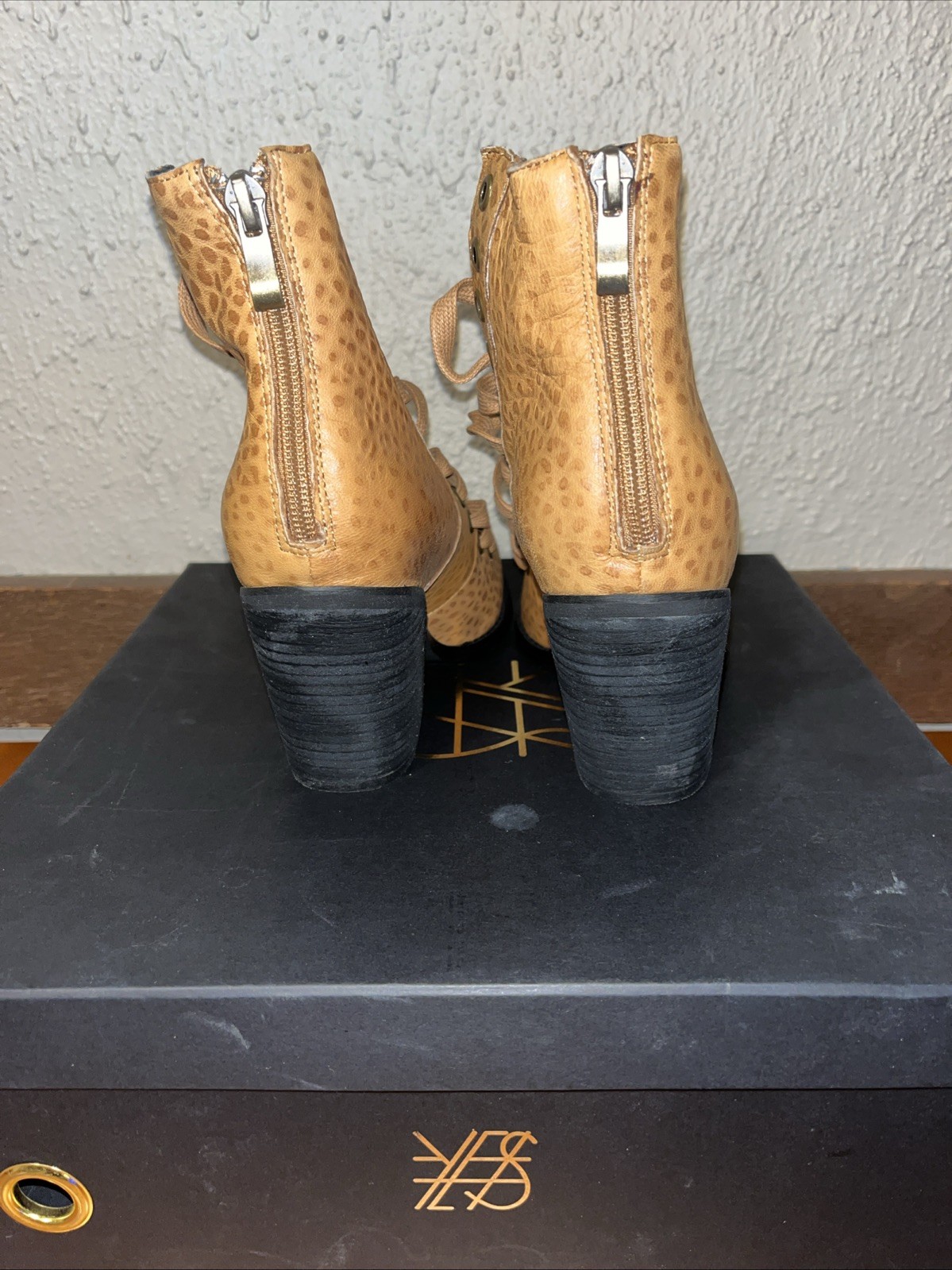 YES We Are The Sh!t Women US 10 Sidney Tan Leather Lace Up Ankle Boots NIB New