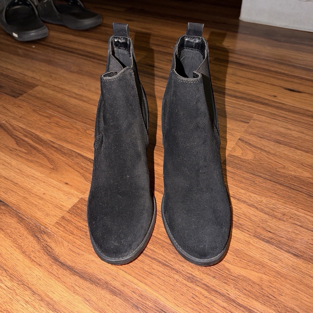 A.N.A. Women’s Black Suede Chelsea Ankle Boots Round Toe Pull-On Comfort sz 9