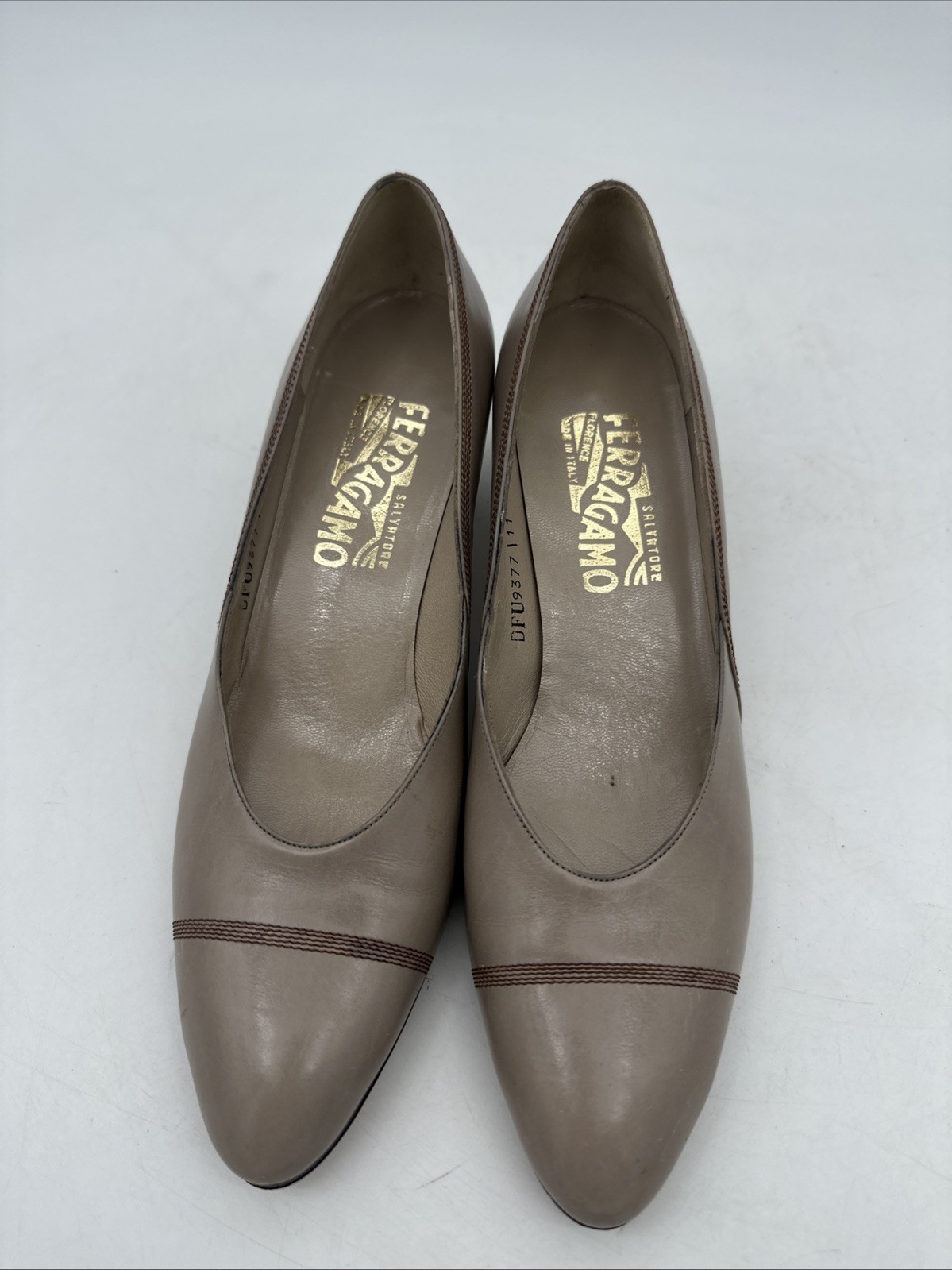 Salvatore Ferragamo Alleata Beige Tan Heels Size 8.5AAA EUC