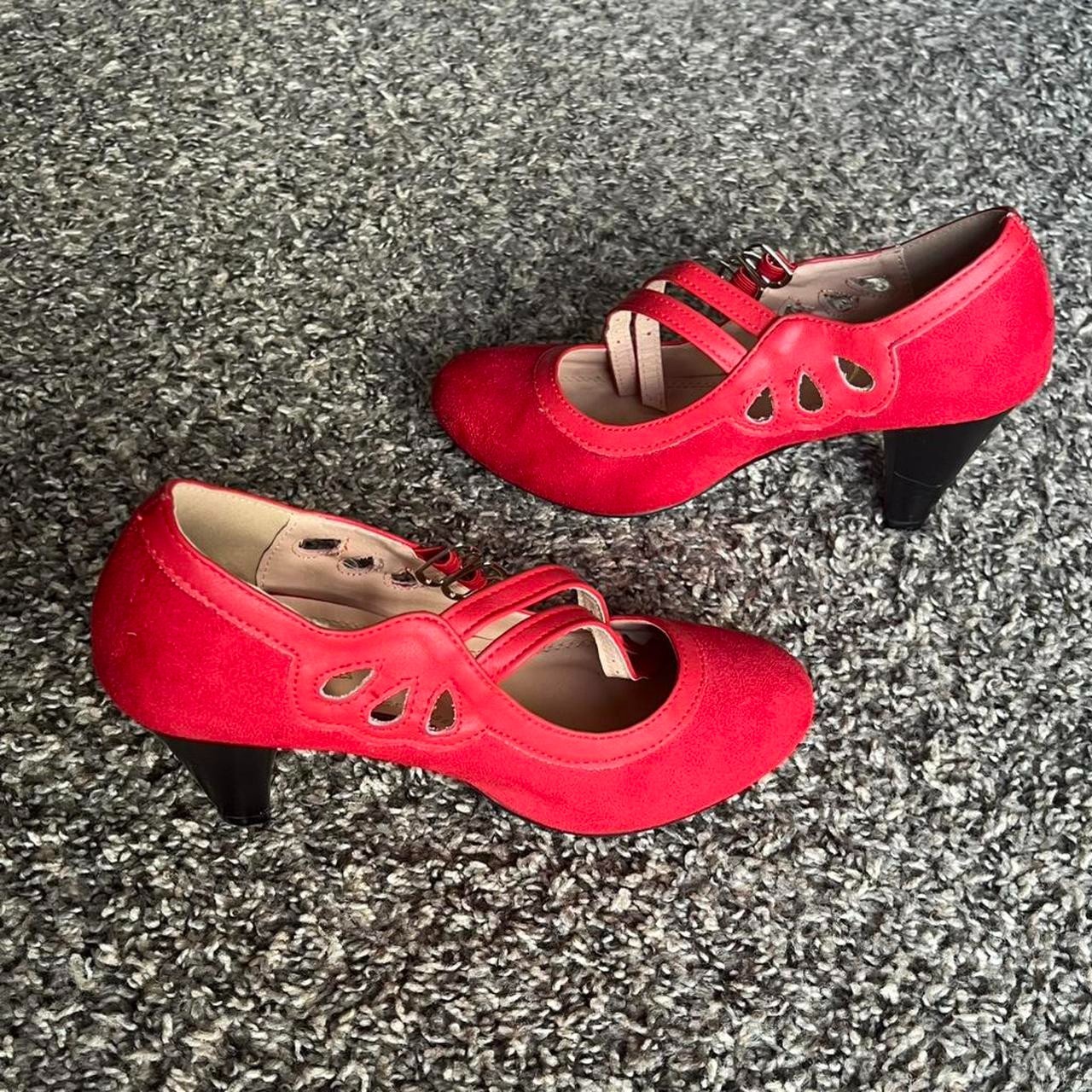 Chase & Chloe Red Mary Jane Pump Heels Size 6 Classy Going Out Girly Buckles