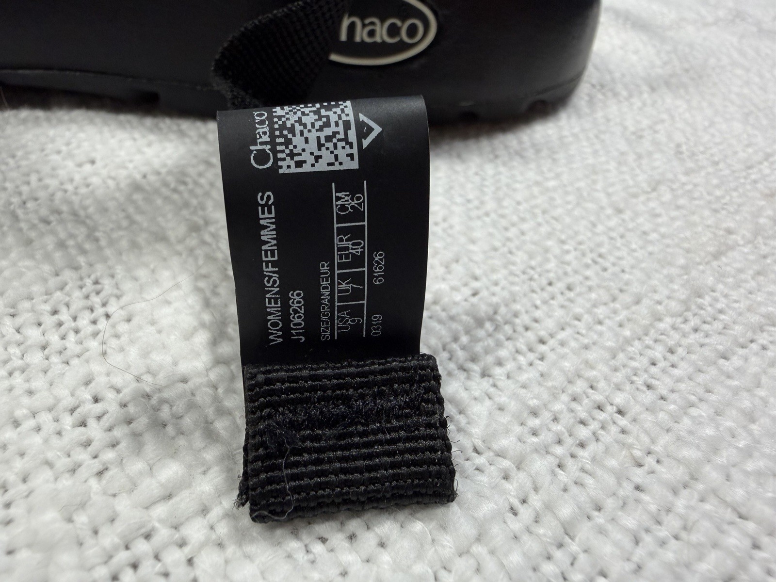 Chaco ZX/2 Classic Womens 9 Black White Toe Loop Sandals J106266 Excellent