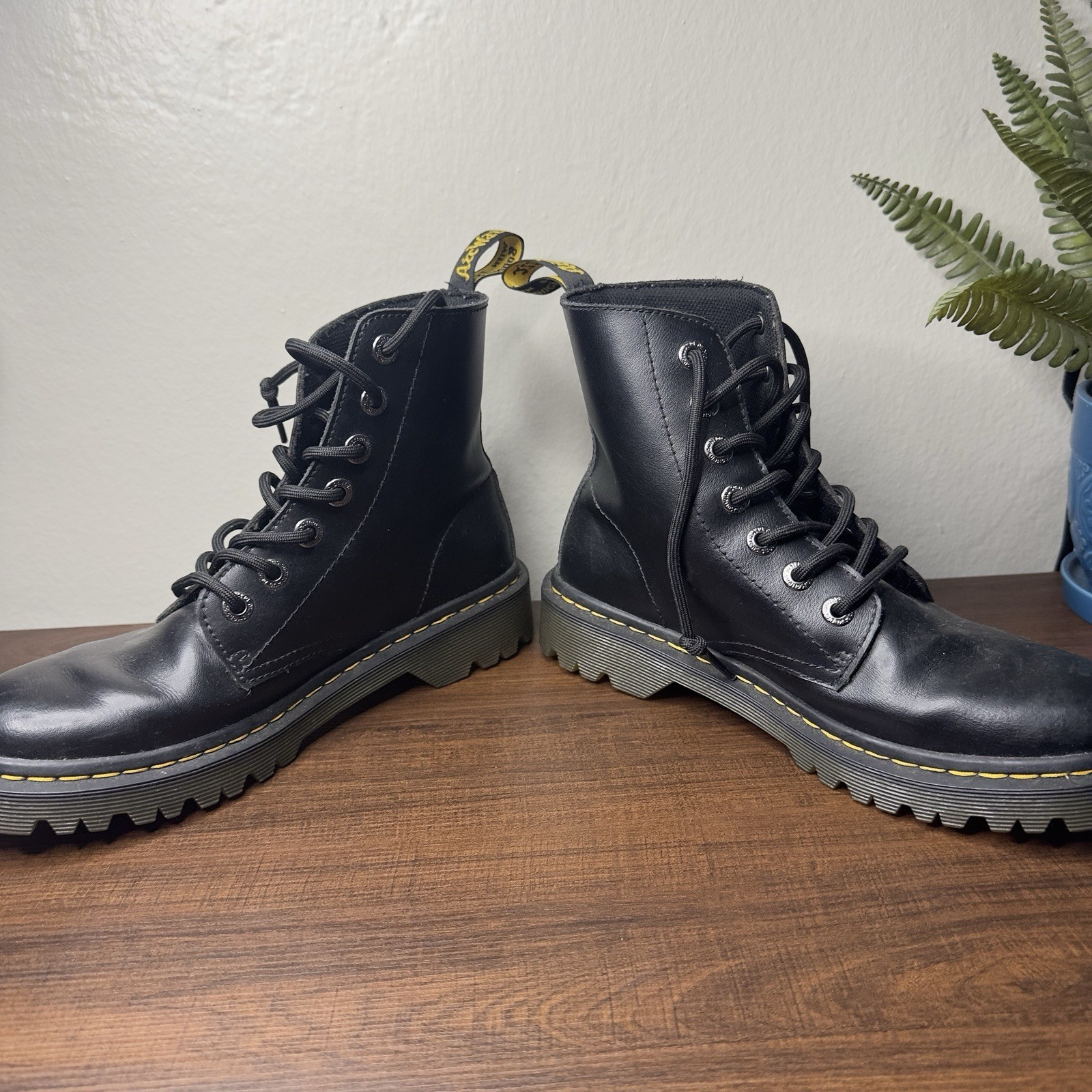 Dr. Martens 1460 Black Leather Lace Up Boots Size 7 Women’s Classic Combat