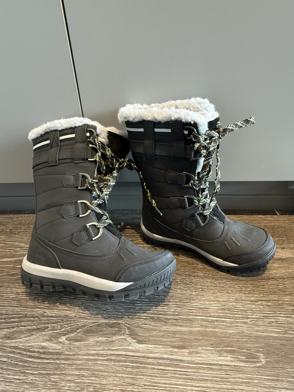 NEW Bearpaw Desdemona Leather / Synthetic Winter Boots Black Women Size 6/37