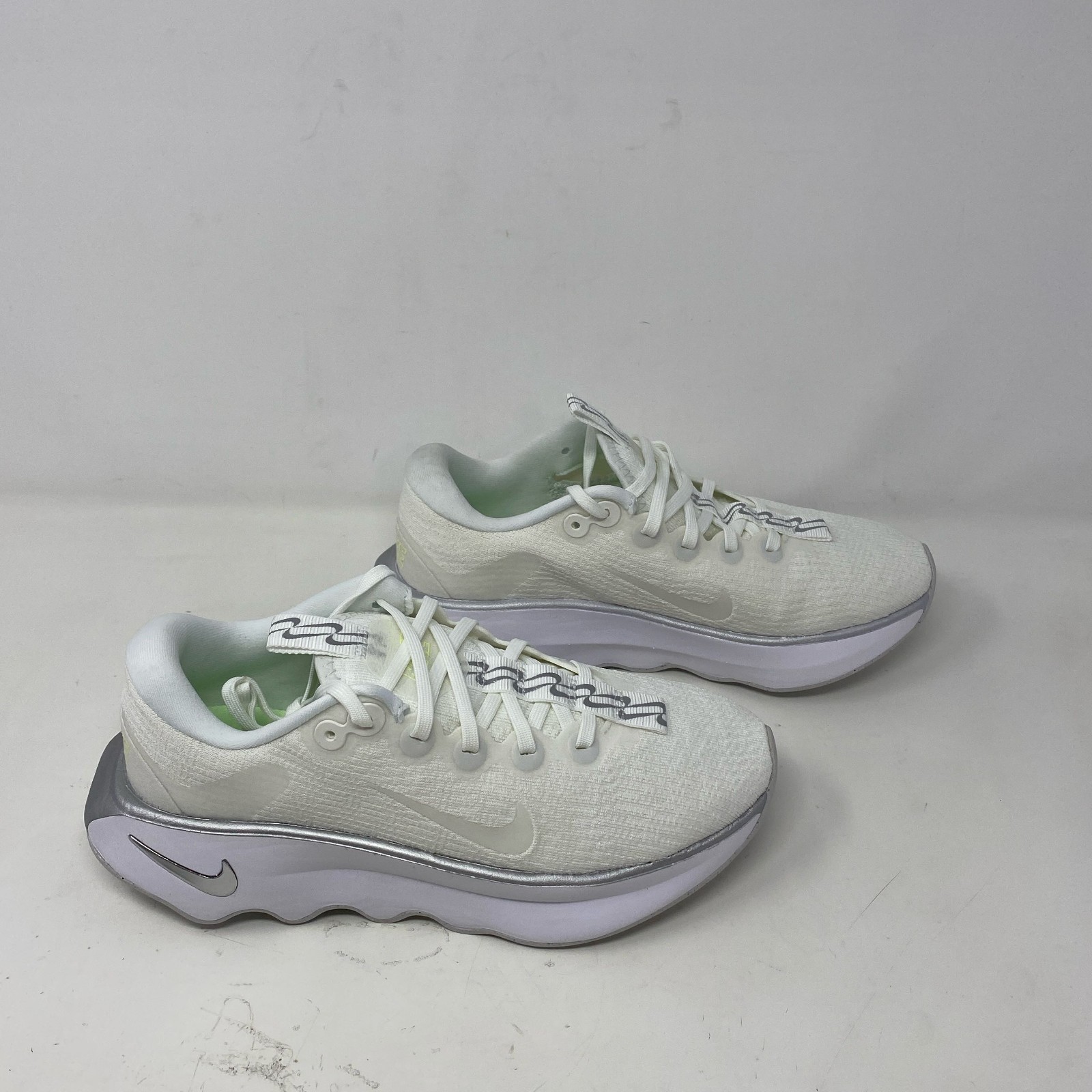 Nike Motiva Women’s White/Pure Platinum Walking Shoes 6.5M DV1238-111