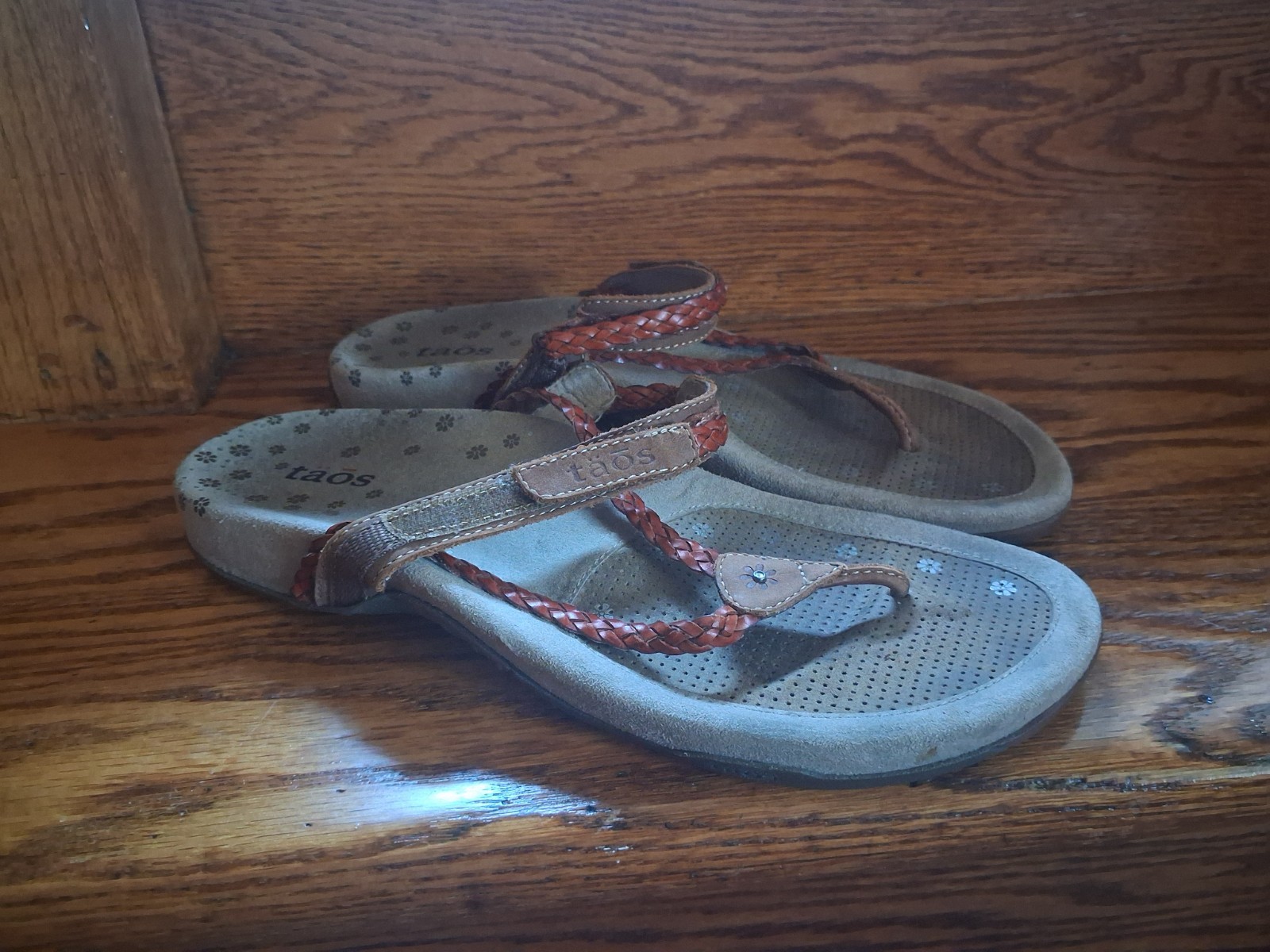 Taos Leather Sandals Women Sz 9 Braided Strap Comfort Split Toe Brown Daisy