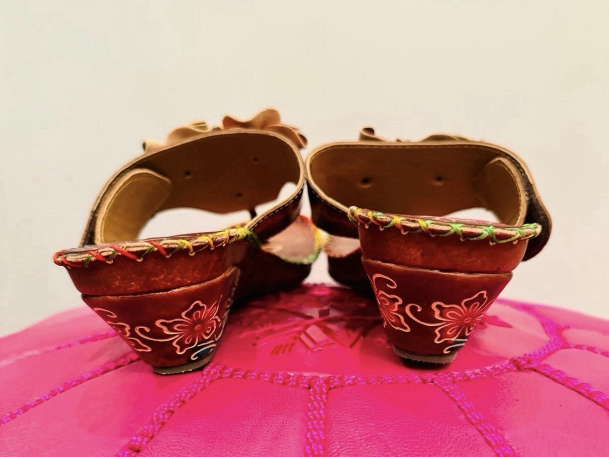 Elite By Corkys Size 7 Women’s Leather Flower Sandals. NWOB
