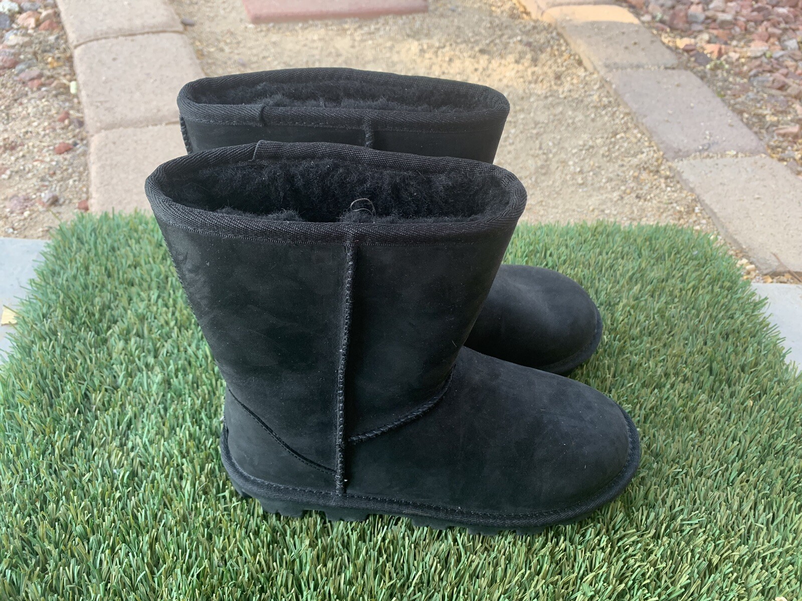 Women’s UGG Essential Short UGGpure Wool Lined Boots Sz 7