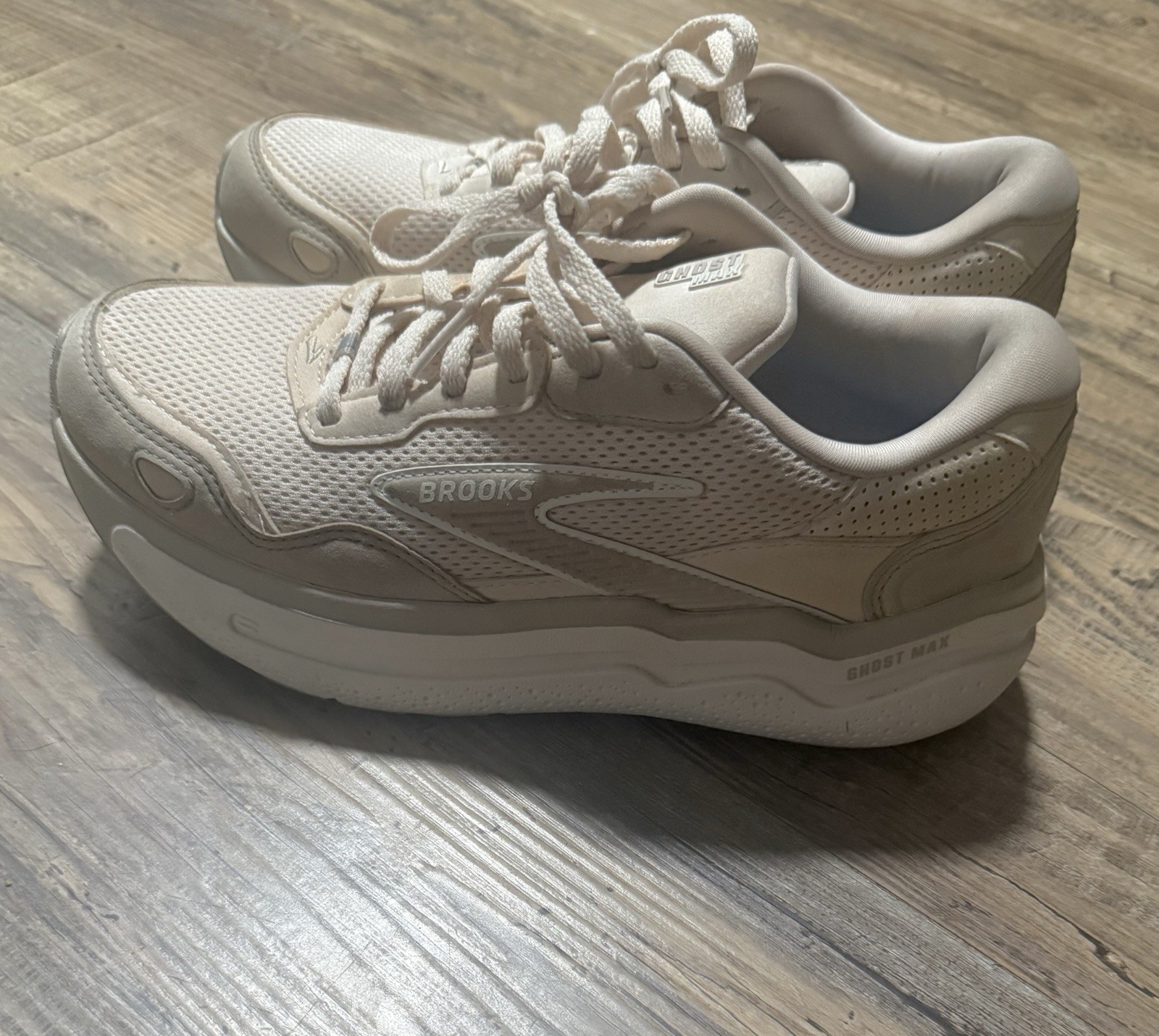 Brooks Ghost Max Beige Lace Up mesh. SEE DESCRIPTION