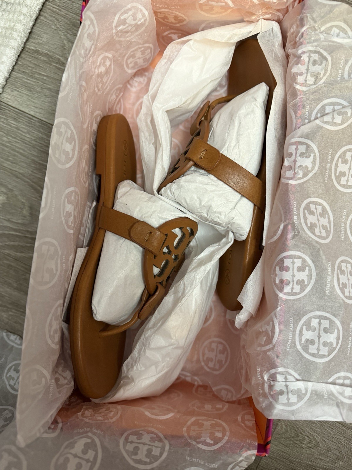 Tory Burch Tan calf leather miller Sandals. Women’s US 4