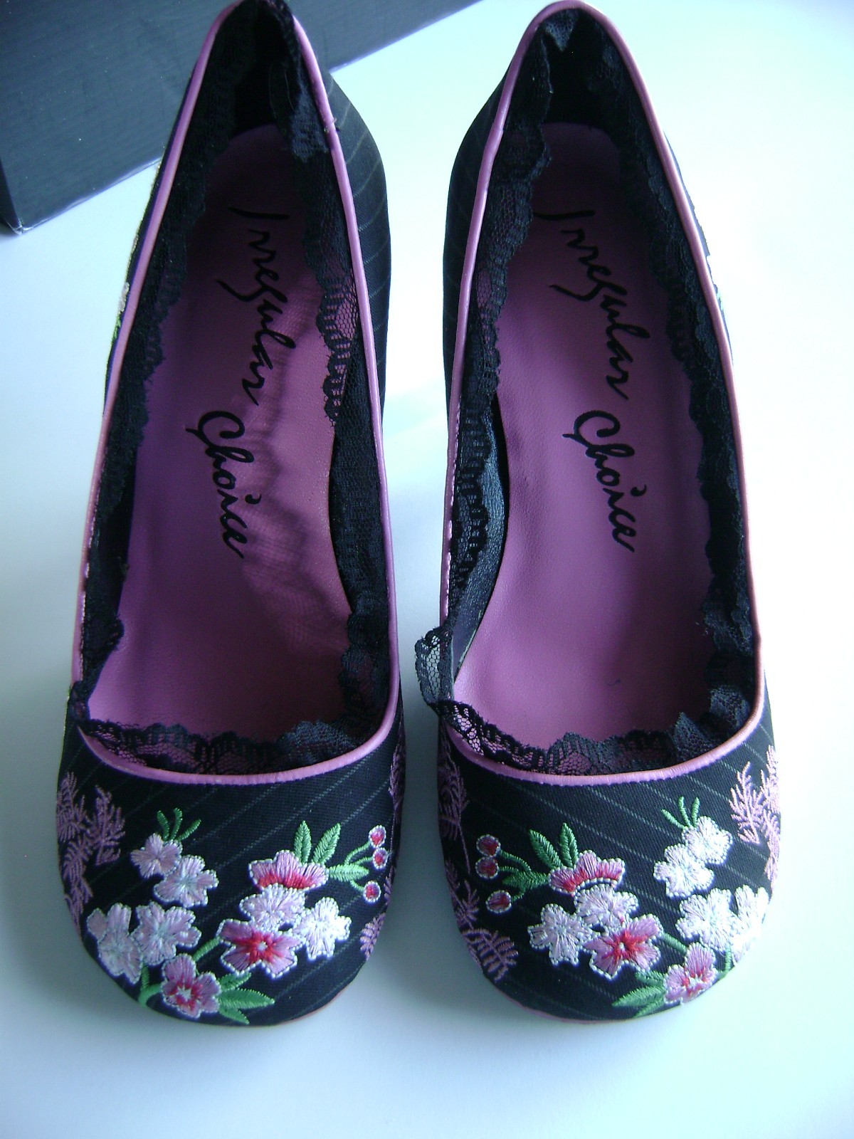 IRREGULAR CHOICE WOMEN’S SHOES 37 BLACK PINK FLORAL EMBROIDERY U.S. SIZE 6 PUMPS
