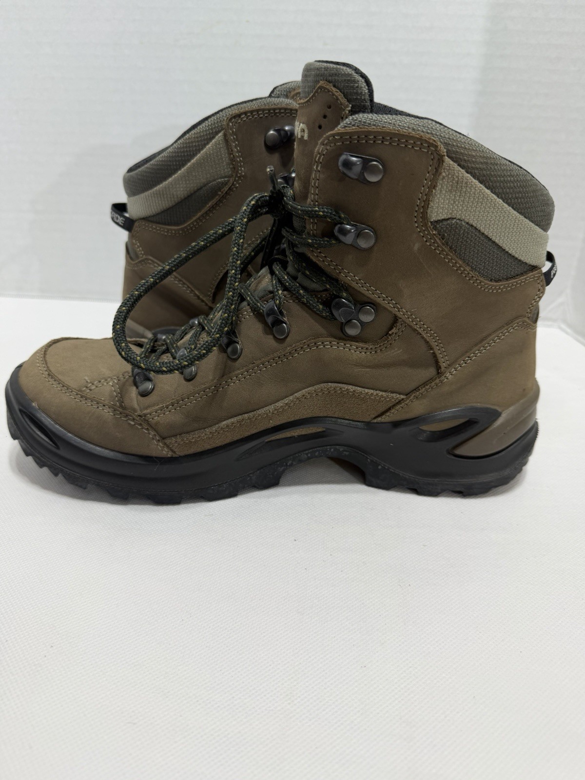 Lowa Women’s Renegade GTX Mid Gore-Tex Hiking Boot shoes, Size 8.5 W (Wide) US