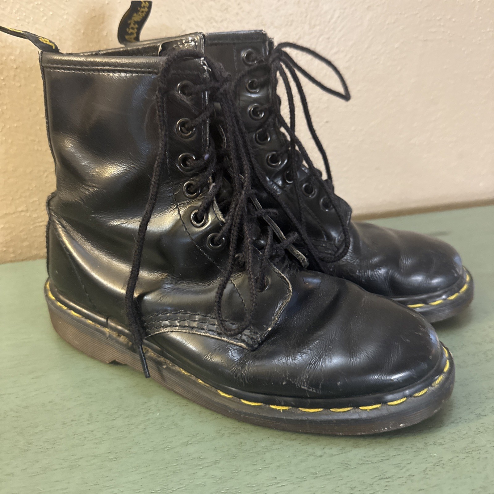 Dr. Martens 1460 Women’s Smooth Leather 8 Eyelet Boots Size 9 Black