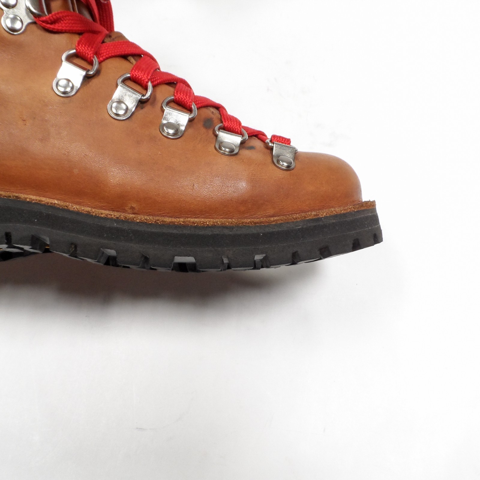 Danner ‘Mountain Light Cascade’ Brown Lug Sole Hiking Ankle Boots – Women’s 7 M
