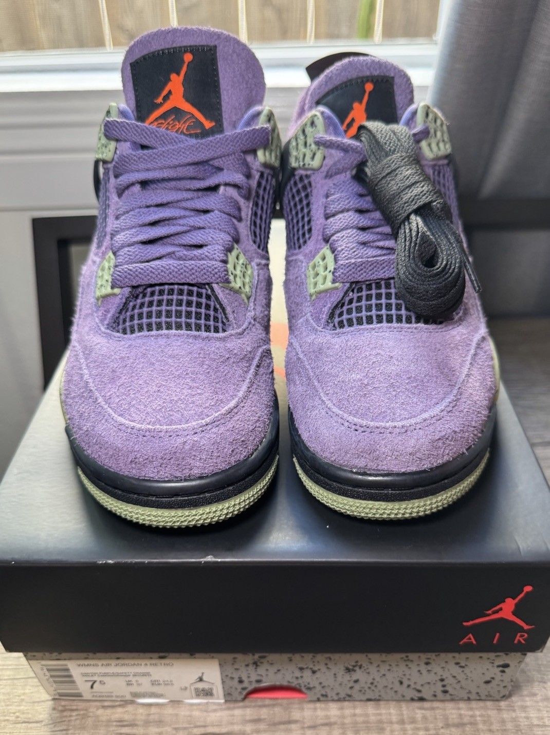 DS – WMNS AIR JORDAN 4 RETRO “CANYON PURPLE” – AQ9129-500 – SIZE 7.5 WMNS